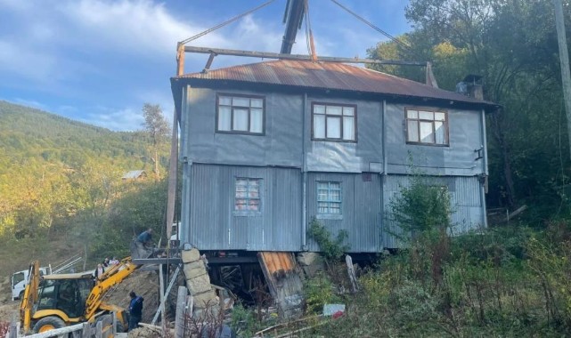 Sinop’ta ilginç olay! Evi yıkmak yerine taşıdılar