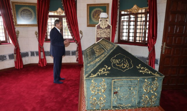 Vali Şıldak Eyyüp Nebi’de şifalıdan su içerek dua etti