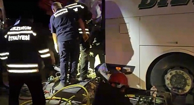 Yolcu otobüsü traktör römorkuna çarptı: 2 ölü, 14 yaralı