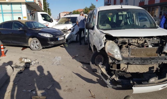 Zincirleme trafik kazası: 2’si çocuk 4 yaralı