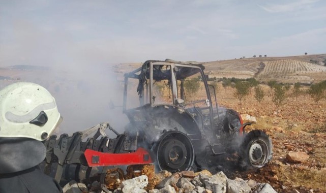 Adıyaman’da alev alan traktör kullanılamaz hale geldi