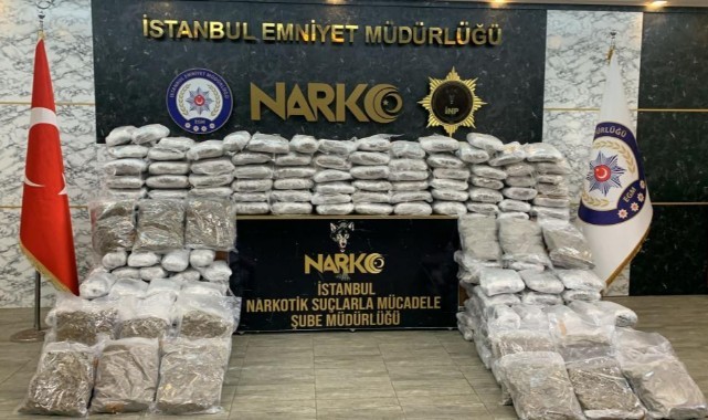  Bakanı Yerlikaya duyurdu! Kilolarca uyuşturucu ele geçirildi