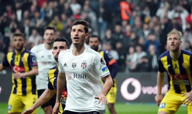 Beşiktaş kulübünden Salih Uçan bilgilendirmesi