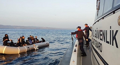Denizde mahsur kalan 34 göçmen kurtarıldı