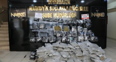 Diyarbakır’da bir araçta kilolarca skunk ele geçirildi