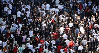 Dolmabahçe'de Beşiktaş taraftarından sessiz protesto