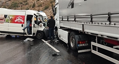 Erzincan’da trafik kazası: 1 ölü, 2 ağır yaralı