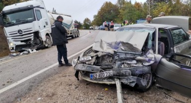 Feci kaza! Otomobil ile tır çarpıştı: 3 ölü, 3 yaralı
