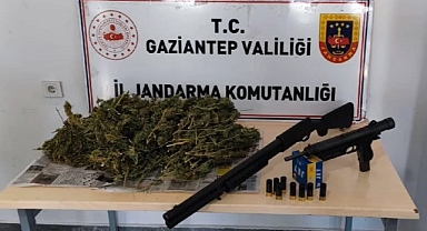 Gaziantep'te kilolarca esrar ile otomatik silah ele geçirildi