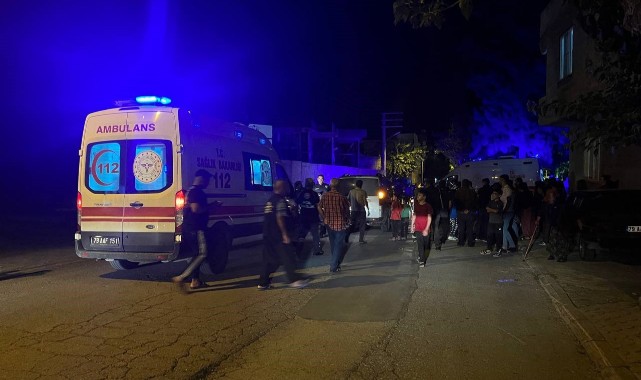 Hafif ticari araç ile motosiklet çarpıştı: 2 yaralı