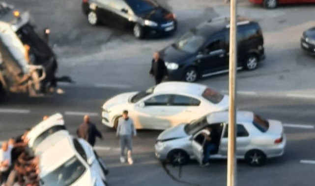 İki otomobil çarpıştı: 4 yaralı
