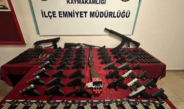 İşyerinde 4 tüfek ile 50 tabanca ele geçirildi: 1 gözaltı