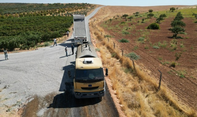 Kırsalda yol yapım çalışmaları sürüyor