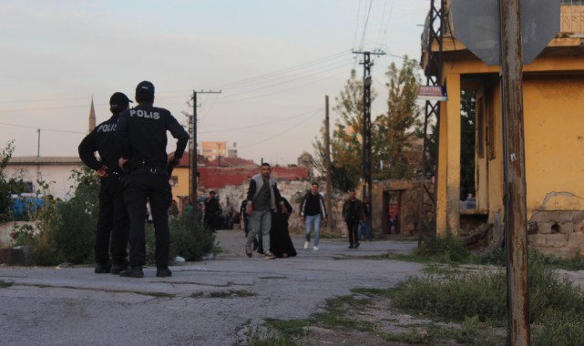 Komşular arasında taşlı silahlı kavga: 5 yaralı