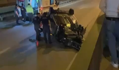 Kontrolden çıkan polis otomobiliyle takla attı