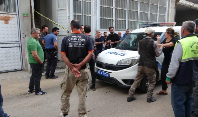 Malatyalı esnaf babasını asılı halde buldu