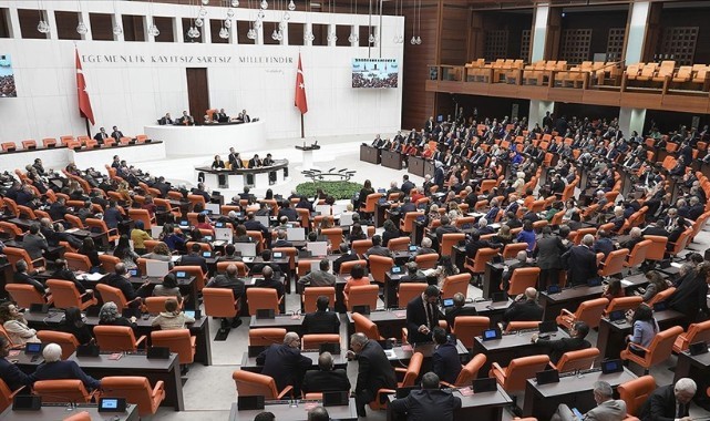 Meclis'te, emeklilere 5 bin lira ödenmesine ilişkin düzenleme