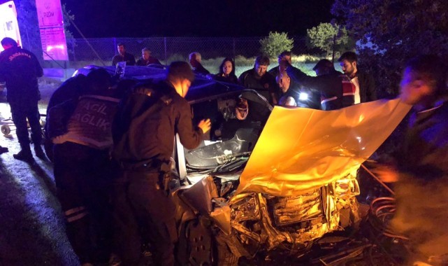 Otomobil ile kamyon çarpıştı: 1 ölü