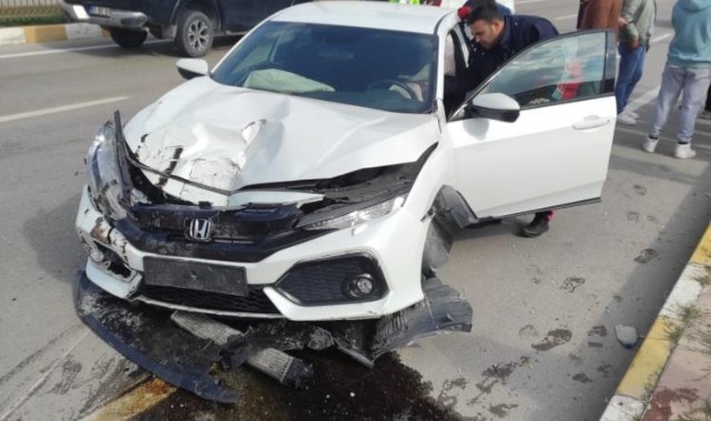 Otomobil kontrolden çıktı: sürücü yaralandı