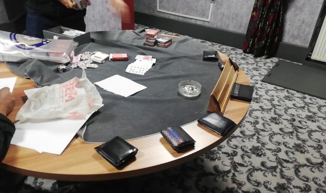 POS cihazı ile hem kumar oynatıp hem tefecilik yaptılar