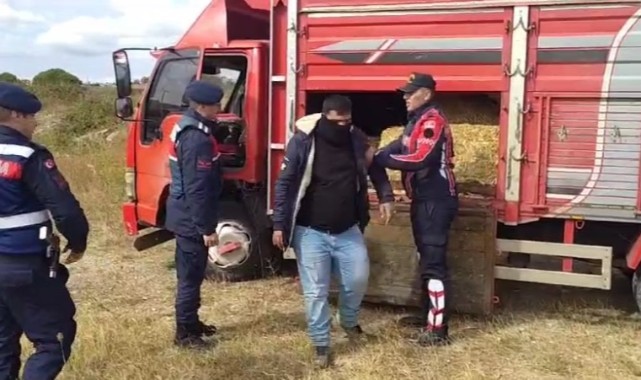 Saman balyaları arasında 27 kaçak göçmen yakalandı