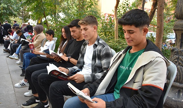 Şanlıurfa'da kitap okuma farkındalık etkinliği