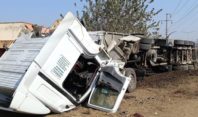 Şarampole devrilen tırın sürücüsü yaralandı