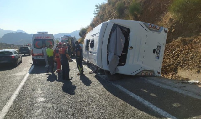 Servis ile otomobil çarpıştı: yaralılar var