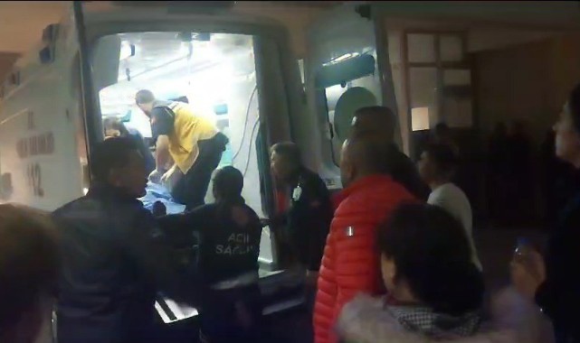 Tarım işçilerini taşıyan minibüs devrildi: 15 yaralı