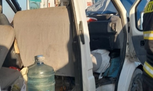 Tarım işçilerini taşıyan minibüs kaza yaptı: 15 yaralı
