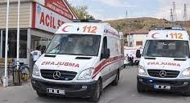 Tır, ticari araca çarptı: ölü ve yaralılar var