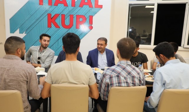 Vali Şıldak üniversite öğrencileriyle bir araya geldi