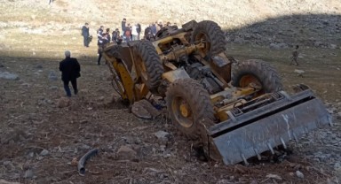 Van'da iş makinesi devrildi: 4 yaralı