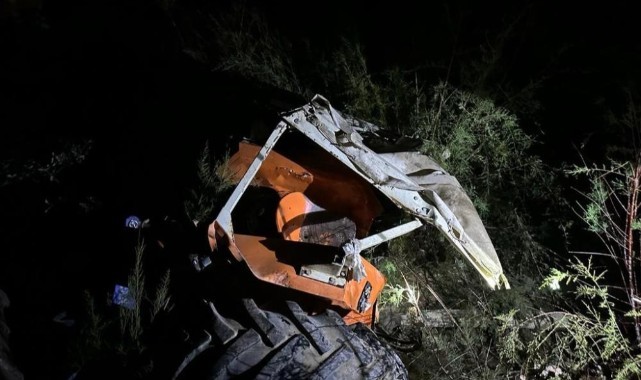 Antalya'da traktör devrildi: yaralılar var