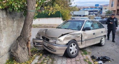 Arabasını yıkadı, ardından kaza yaptı: yaralılar var