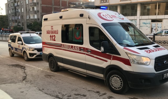 Asansörle birlikte zemine çakılan çocuk yaralandı