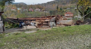 Aşırı fırtına tahıl ambarını devirdi: 1 ölü