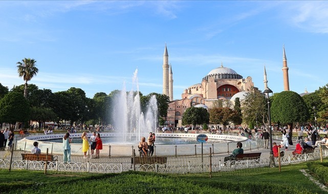 Bakan Ersoy: 2023 yılında ülkeyi milyonlarca kişi ziyaret etti