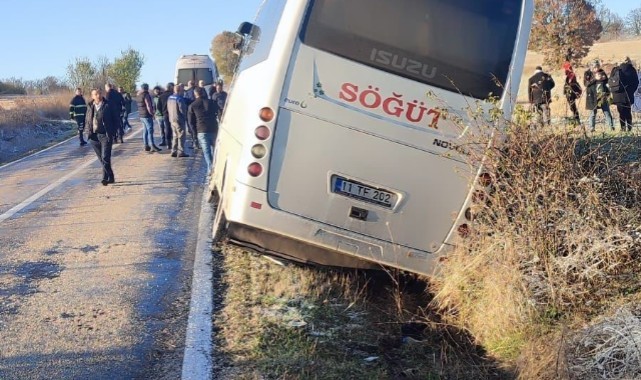 Bilecik'te işçi servisi kaza yaptı: 2 yaralı