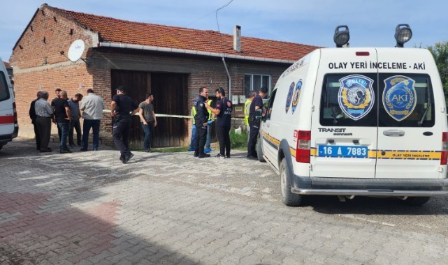Eşini ve 2 çocuğunu öldürüp canına kıydı