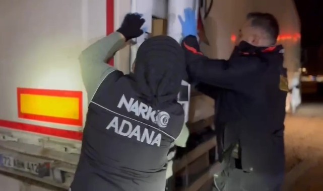Eşyası yüklü tırda çok sayıda uyuşturucu madde ele geçirildi