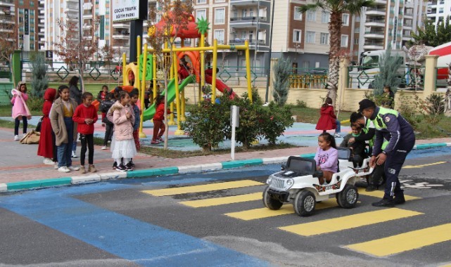 Haliliye'de çocuklar hem öğreniyor hem eğleniyor