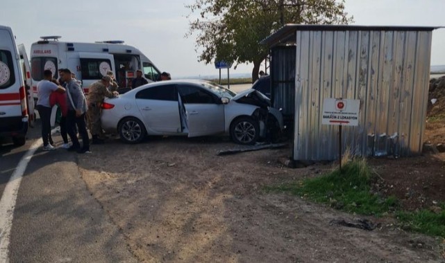 İki otomobil kafa kafaya çarpıştı: 3 yaralı