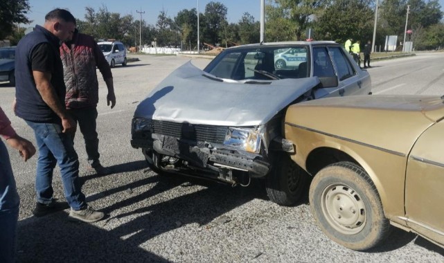 Isparta’da otomobiller çarpıştı: yaralılar var