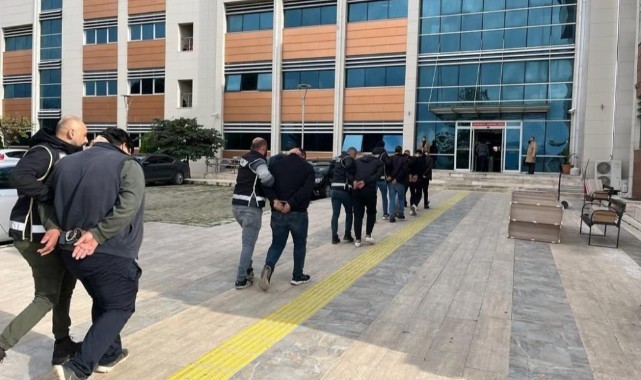 İzmir'de eğlence, yerini silahlı kavgaya bıraktı