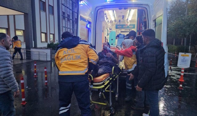 Kontrolden çıkan otomobil tıra çarptı: yaralılar var