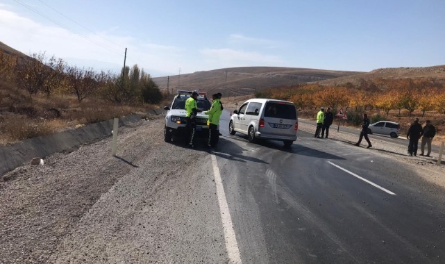 Otomobil ile minibüs çarpıştı: 5 yaralı