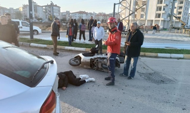 Otomobil ve motosiklet çarpıştı: yaralılar var