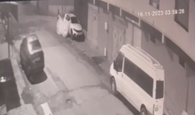 Siverek'te otomobilin brandasını çaldılar! İşte o anlar