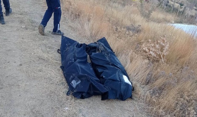 Su kuyusu açmaya çalışan 2 kişi göçük altında kalarak öldü